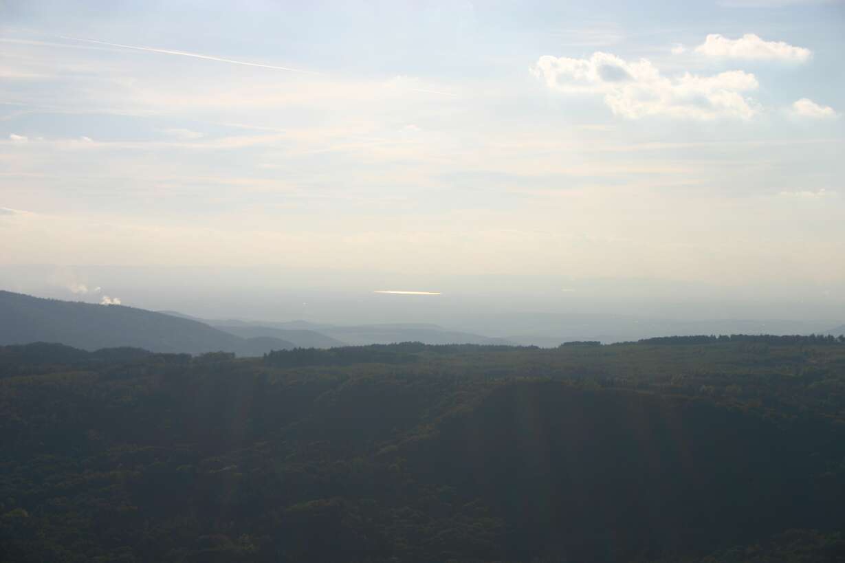 Pohled z Milešovky na západ.